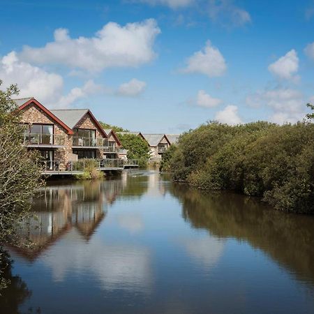 Kingfisher Hot Tub & Log Burner House On Premium Lakeside With Resort Facilities 세인트컬럼메이져 외부 사진